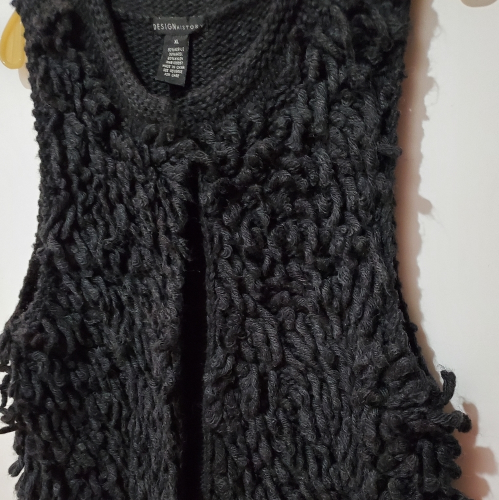 Vest - Picture 3 of 8